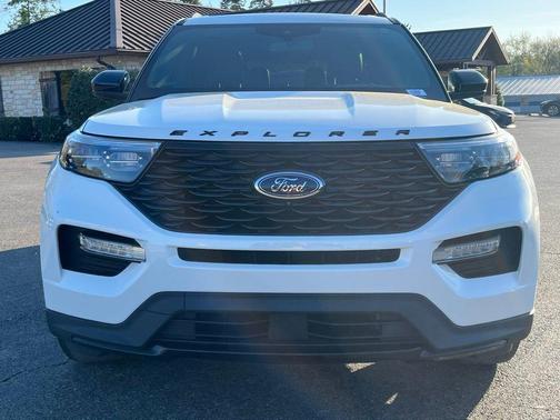 Star White 2022 Ford Explorer ST-Line