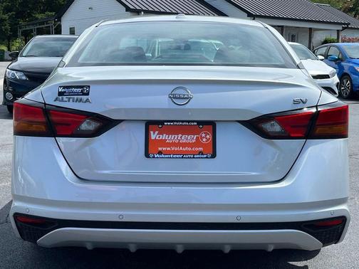 Brilliant Silver Metallic 2024 Nissan Altima 2.5 SV