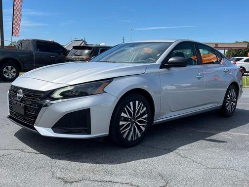 Brilliant Silver Metallic 2024 Nissan Altima 2.5 SV