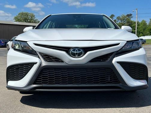 White 2022 Toyota Camry SE