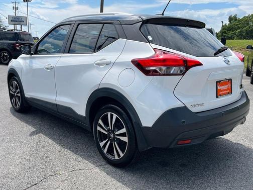 Aspen White / Super Black 2020 Nissan Kicks SV