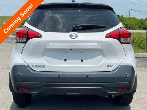 Aspen White / Super Black 2020 Nissan Kicks SV