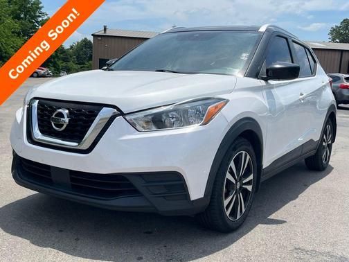 Aspen White / Super Black 2020 Nissan Kicks SV