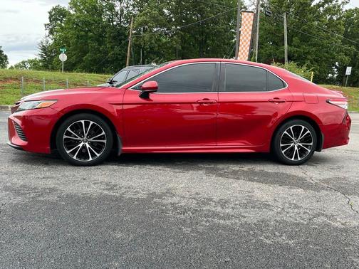 Red 2019 Toyota Camry SE