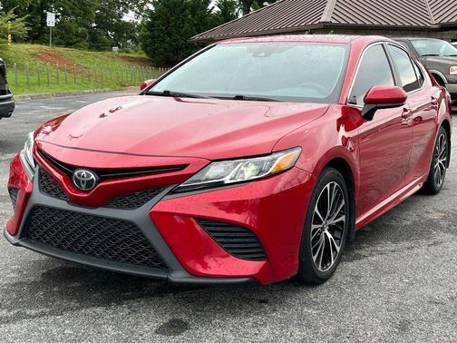 Red 2019 Toyota Camry SE
