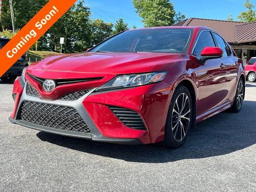 Red 2019 Toyota Camry SE