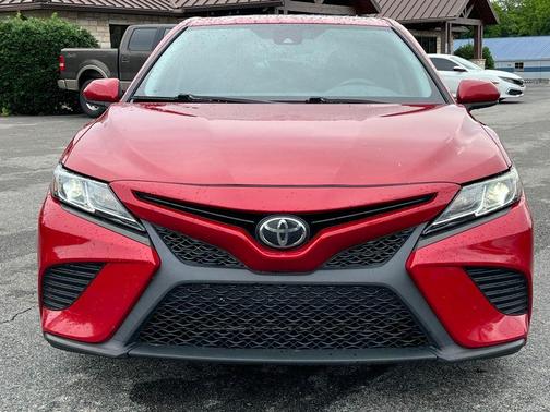 Red 2019 Toyota Camry SE