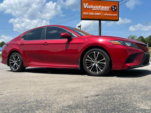 Red 2019 Toyota Camry SE