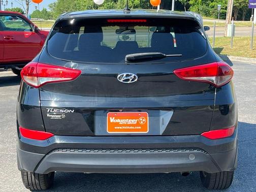 Black Noir Pearl 2016 Hyundai TUCSON SE