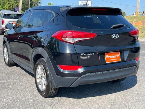 Black Noir Pearl 2016 Hyundai TUCSON SE