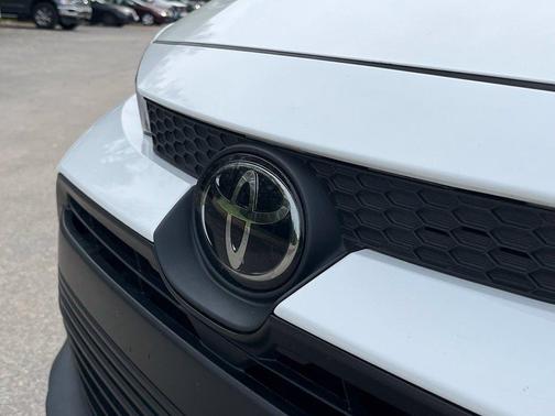 Ice 2025 Toyota Corolla LE