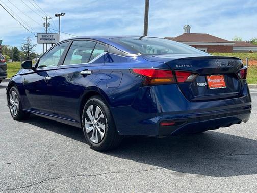 Deep Blue Pearl 2023 Nissan Altima 2.5 S