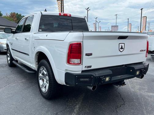 Bright White Clearcoat 2017 RAM 1500 Laramie