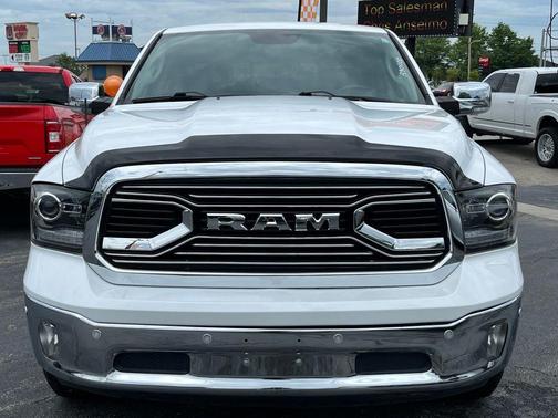 Bright White Clearcoat 2017 RAM 1500 Laramie