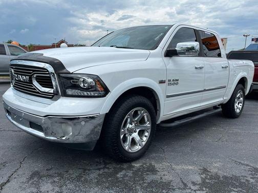 Bright White Clearcoat 2017 RAM 1500 Laramie