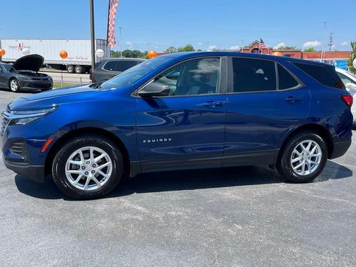 Blue Glow Metallic 2022 Chevrolet Equinox LS