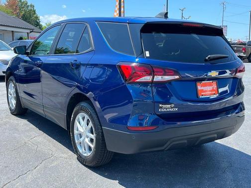 Blue Glow Metallic 2022 Chevrolet Equinox LS