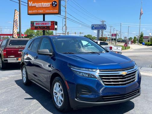 Blue Glow Metallic 2022 Chevrolet Equinox LS