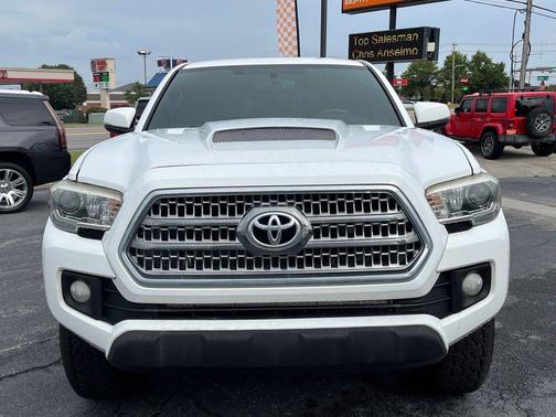 Super White 2017 Toyota Tacoma TRD Off Road