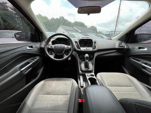 Oxford White 2015 Ford Escape SE