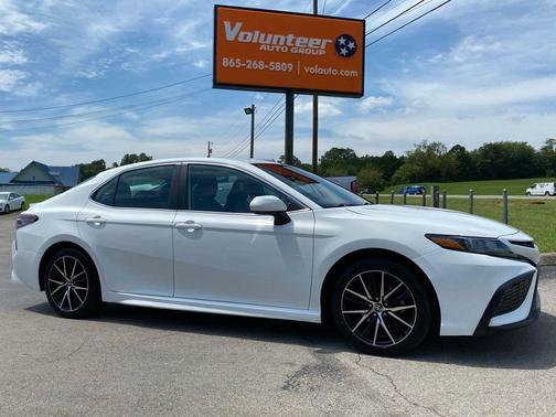 Super White 2021 Toyota Camry SE