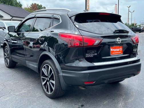 Magnetic Black 2017 Nissan Rogue Sport SL