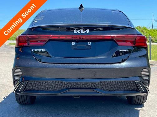 Aurora Black Pearl 2022 Kia Forte GT-Line
