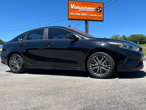 Aurora Black Pearl 2022 Kia Forte GT-Line