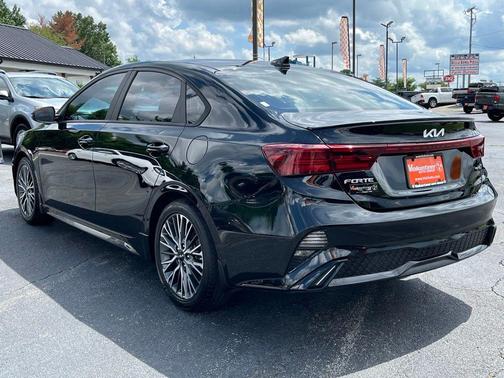 Aurora Black Pearl 2022 Kia Forte GT-Line