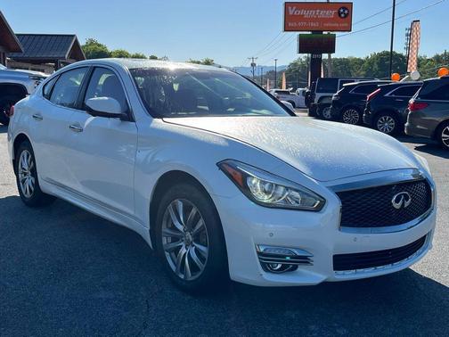 Majestic White 2016 INFINITI Q70 3.7X