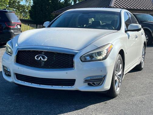 Majestic White 2016 INFINITI Q70 3.7X