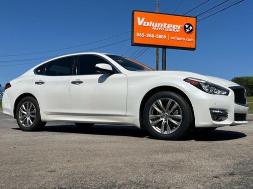 Majestic White 2016 INFINITI Q70 3.7X