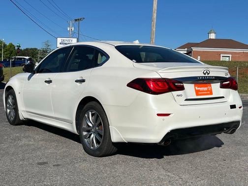 Majestic White 2016 INFINITI Q70 3.7X