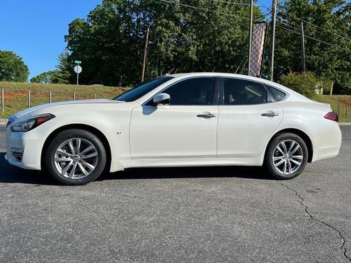 Majestic White 2016 INFINITI Q70 3.7X