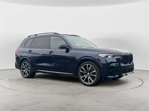 2022 BMW X7 M50i