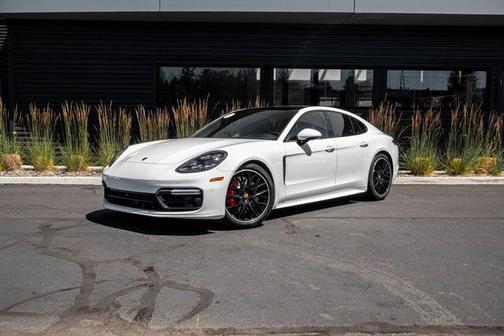 2022 Porsche Panamera GTS