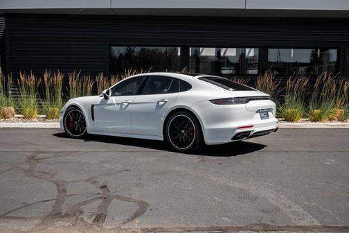 2022 Porsche Panamera GTS