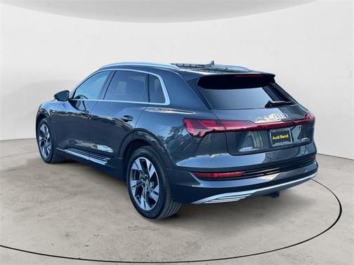 2021 Audi e-tron Premium Plus
