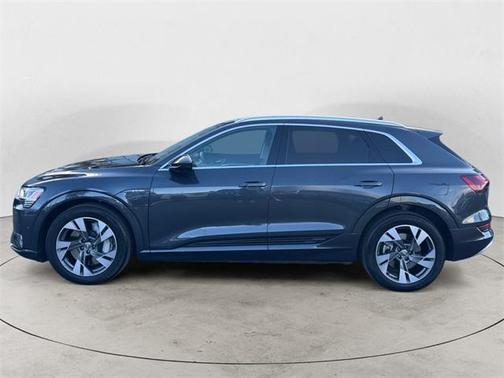 2021 Audi e-tron Premium Plus
