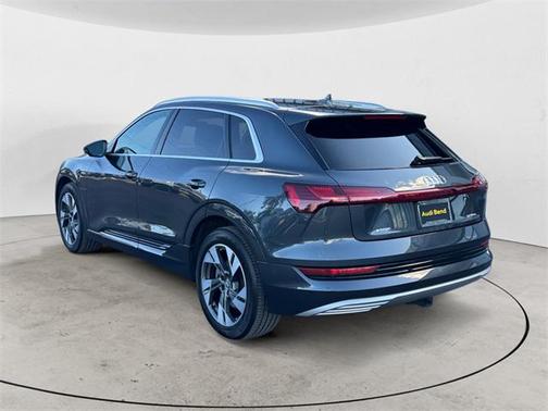 2021 Audi e-tron Premium Plus
