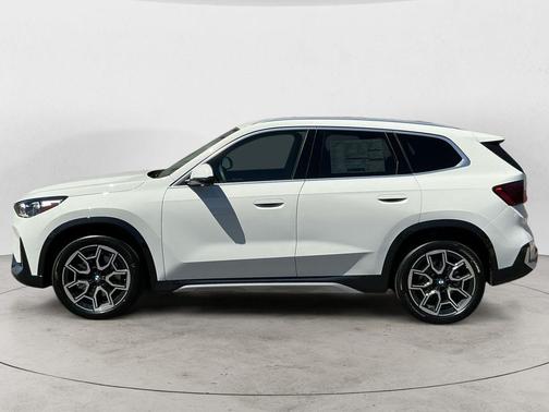 Alpine White 2026 BMW X1 xDrive28i