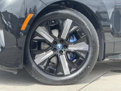 2025 BMW iX M60