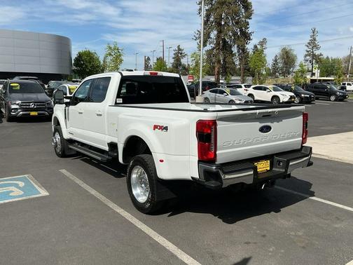 Oxford White 2025 Ford F-450 Lariat