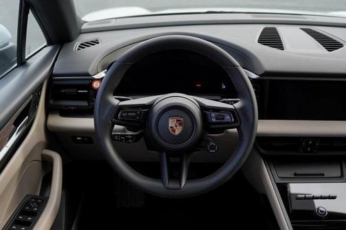 2025 Porsche Macan 4