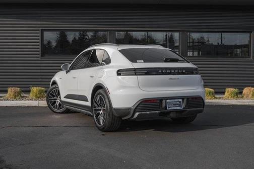 2025 Porsche Macan 4