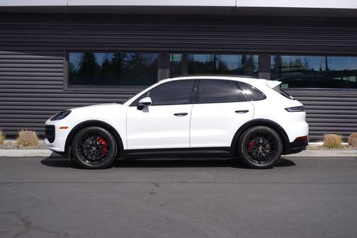 2025 Porsche Cayenne GTS