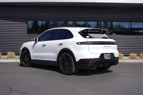2025 Porsche Cayenne GTS