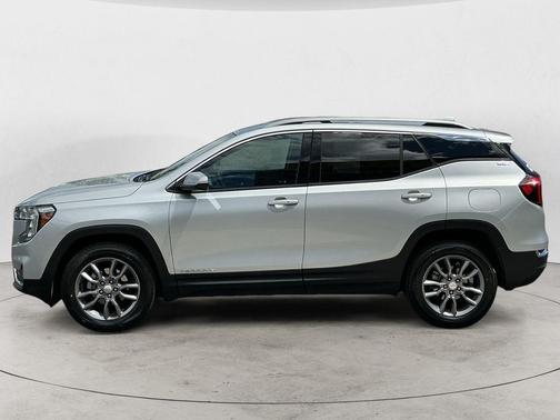 Quicksilver Metallic 2022 GMC Terrain SLT
