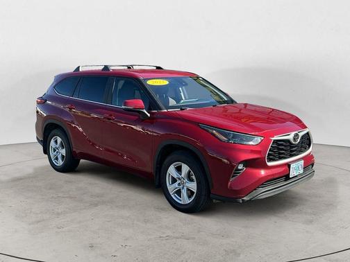 Ruby Flare Pearl 2023 Toyota Highlander LE