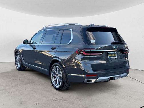 Gray Metallic 2026 BMW X7 xDrive40i